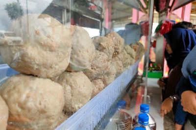 Di Luarnya Jual Bakso Beranak, Ternyata Dalamnya Bikin Terpana!