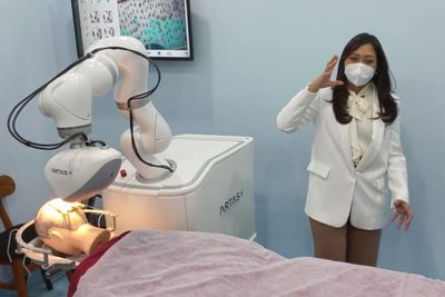 Lagi Tren di Kalangan Artis, Apa Itu Transplantasi Rambut dan Pengerjaannya?