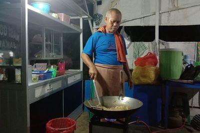 Rahasia Nasi Goreng Enak di Dalam Gang Terkuak, Penjualnya Dulunya Begini!
