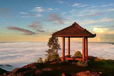 Berburu Sunrise dan Sunset di Puncak Kampung Pitu, Desa yang Hanya Boleh Dihuni 7 KK