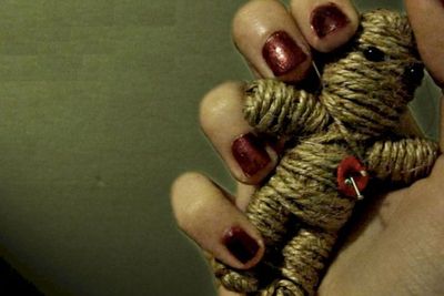 Asal Usul Santet di Indonesia, Ilmu Hitam yang Berakar dari Era Kerajaan Nusantara: Tradisi dan Persaingan Sosial