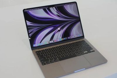 Apple Luncurkan Seri MacBook Terbaru dengan Chip M2, Berapa Harganya?