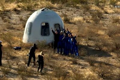 Mendarat Selamat di Bumi, Blue Origin Selesaikan Penerbangan Wisata Luar Angkasa Kelima