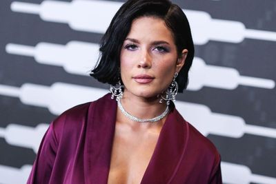 Halsey Batalkan Pertunjukan di Maryland karena Banjir, Bahkan Ada Tikus di Panggung