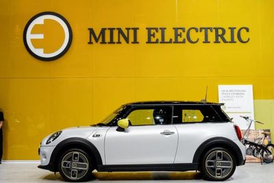Masuk ke Indonesia, MINI Electric Dibanderol Hampir Rp1 Miliar, Worth It Gak?