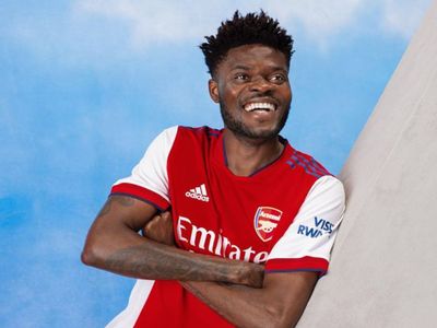 Gelandang Arsenal Ini Ganti Nama usai Mualaf, tapi Nama di Jersey Tetap Thomas