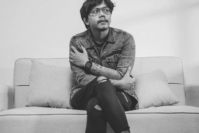 Profil Ferry Irwandi, Youtuber yang Suka Membahas Stoikisme