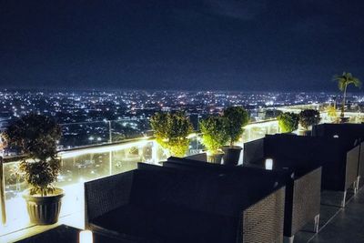 Gedung Tertinggi di Pekanbaru Punya Spot Indah Namun Mendebarkan!