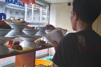 Heboh Nasi Padang Non Halal di Jakut, Begini Respon Riza Patria