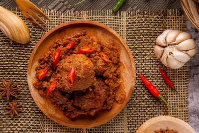Chef Asal Minang Tanggapi Soal Restoran Padang Non Halal Jual Rendang Babi