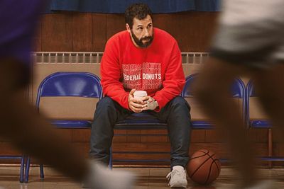 10 Film Top Netflix Pekan Ini, Hustle yang Dibintangi Adam Sandler Diposisi Puncak