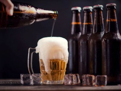 Cara Bijak Menikmati Bir yang Kamu Harus Tau, Biar Hangout Tetap Aman dan Menyenangkan