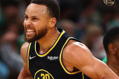 Stephen Curry Bawa Kemenangan di Final Game 4 NBA 2022 Warriors Bersinar