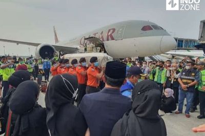 VIDEO EKSKLUSIF! Detik-detik Jenazah Eril Turun dari Pesawat Disambut Haru Ridwan Kamil