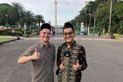Girangnya Tunggal Putra Denmark Ini Ketemu Guru Bahasa Indonesia-nya: Sop Buntut Favorit!