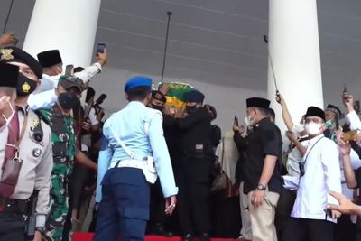 Iring-iringan Pengantar Jenazah Eril Mulai Berangkat ke Lokasi Pemakaman