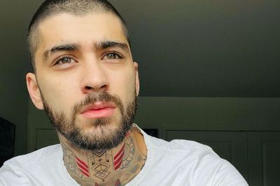 Zayn Malik Unggah Video Nyanyi Lagu 1D You & I , Netizen Kaitkan dengan Liam Payne
