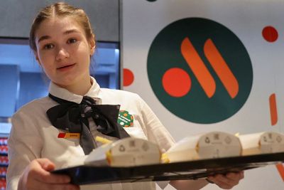 McDonald s Angkat Kaki, Rusia Kenalkan Restoran Cepat Saji Baru: Enak & Hanya Itu