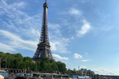 Dear Traveler, Segini Biaya untuk Menyusuri Paris Naik Kapal Wisata Romantis!