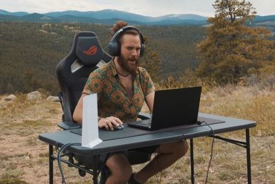 Ngegame di Atas Gunung, YouTuber ini Dikomentari Elon Musk Gegara Pakai Satelit Starlink
