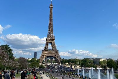 4 Spot Terbaik Menikmati Menara Eiffel Tanpa Harus Antre Panjang