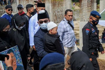 Cerita Ridwan Kamil yang Terima Ucapan Idul Fitri dari Pelayat, Netizen Bingung
