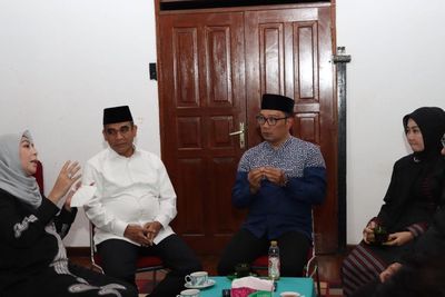 Takziah ke Rumah Ridwan Kamil, Sekjen Gerindra Sampaikan Pesan Prabowo