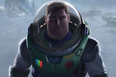 Lightyear, Animasi Kontroversi dengan Adegan LGBT dan Dilarang oleh 14 Negara