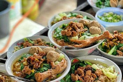 Tanda Tempat Makan Pakai Penglaris, Benarkah Jadi Tak Enak saat Dibawa Pulang?