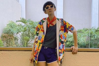 3 Gaya Artis Ini Selalu Nyeleneh, Siapakah Mereka?