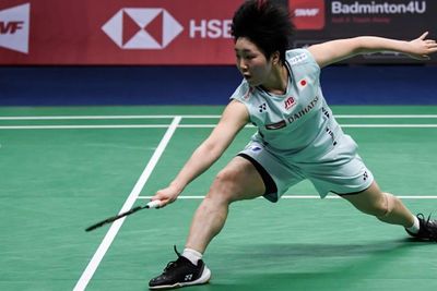 Akane Yamaguchi Bawakan Tas Rivalnya yang Alami Cedera, Netizen: Cici Baik Banget!