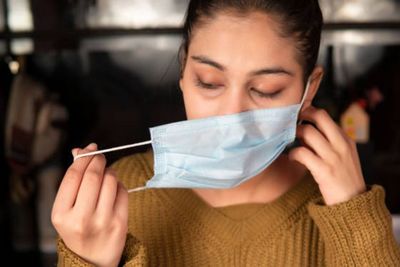 Pelonggaran Prokes Turut Sebabkan COVID-19 Naik, Ini Saran dr Reisa soal Waktu Buka Masker