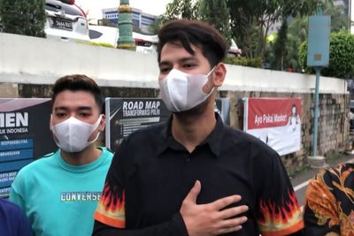 Akun Medosnya Kena Hack, Artis Kevin Hillers Datangi Polda Metro Jaya
