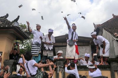Bali Punya Tradisi Buang-buang Duit, Biasanya Dilakukan Saat Hari Besar Ini!