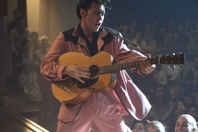 Review Elvis : Biopik Raja Rock & Roll dan Rasisnya Dunia Hiburan yang Penuh Intrik