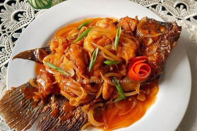 Resep Gurame Asam Manis ala Resto: Bikinnya Gampang dan Sausnya Nendang!