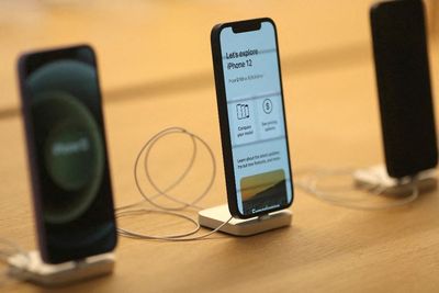 Apple Makin Pusing, AS Pertimbangkan Ikuti Uni Eropa soal Regulasi Charger Tunggal