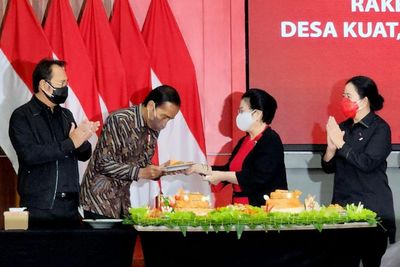 Ulang Tahun ke-61, Presiden Jokowi Dapat Kejutan dari PDIP di Rakernas