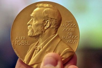 Demi Bantu Anak-anak Ukraina, Wartawan Rusia Ini Relakan Medali Nobelnya Dilelang