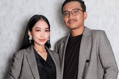Cari Cuan di Dunia Thrifting Fashion, Pasutri Ini Jual Baju Murah tapi Gaya Anak Kekinian
