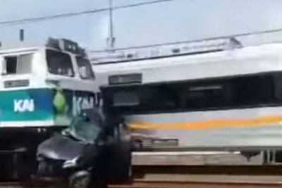 Mobil Avanza Terseret Kereta Api di Tambun Bekasi, Pengemudinya Tewas Ditempat