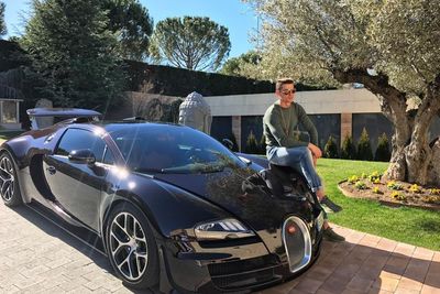 Dibawa Driver, Bugatti Veyron Cristiano Ronaldo Menabrak Dinding