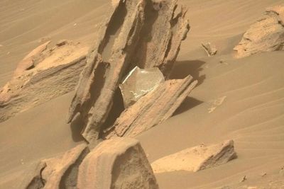 Waduh! NASA Temukan Sampah Mirip Plastik di Mars, Punya Alien?
