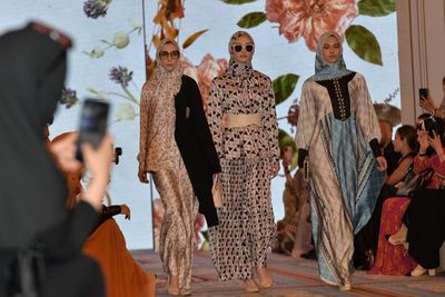 Bangga! Franka Soeria Membawa Modest Fashion Indonesia Melenggang di Turki