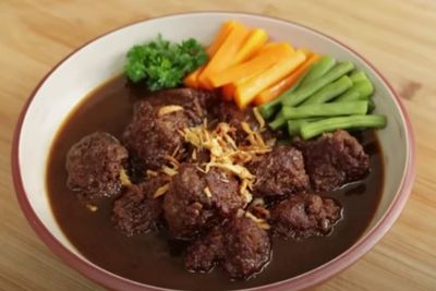 Resep Semur Bola Daging ala Chef Devina Hermawan, Cocok untuk Menu Si Kecil