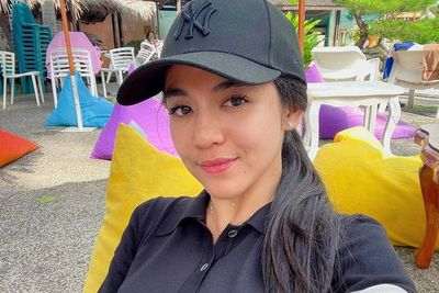 DJ Una Dipuji Makin Muda Pose di Kolam Renang, Netizen: Alamak Ngeri Kali