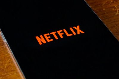 Netflix Tegaskan Tidak Bangkrut: Kami Masih Punya Uang untuk Bikin Film!