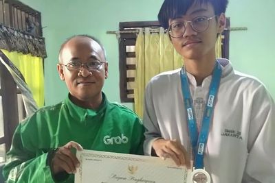 Luar Biasa! Rifky Bujana, Anak Driver Ojol Raih Beasiswa Kuliah di Kampus Terbaik Kanada
