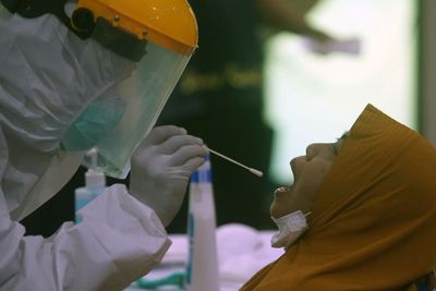 PCR Bakal Jadi Syarat Wajib Perjalanan di Tengah Lonjakan COVID-19, Mungkinkah?