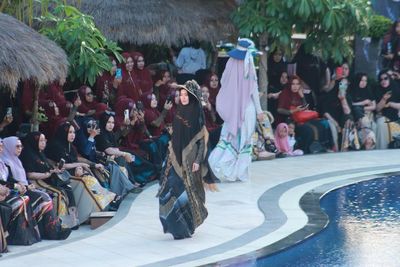 Brand Lokal Ingin Naik Tingkat, Gelar Fashion Show di Pinggir Kolam Renang